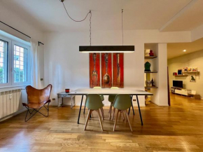 Stylish apartment with private parking, garden and Metro